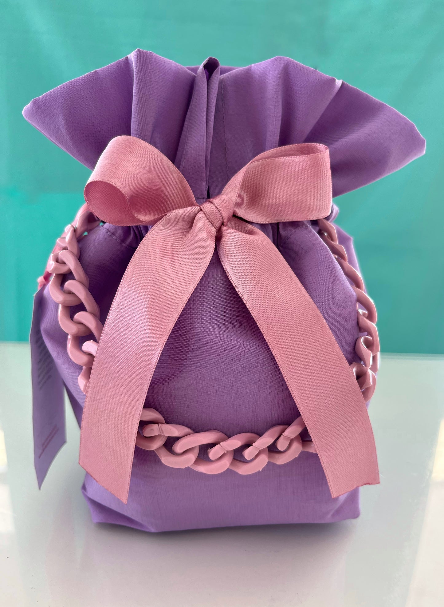 mochila lila para niñas con cadena y lazo color palo de rosa