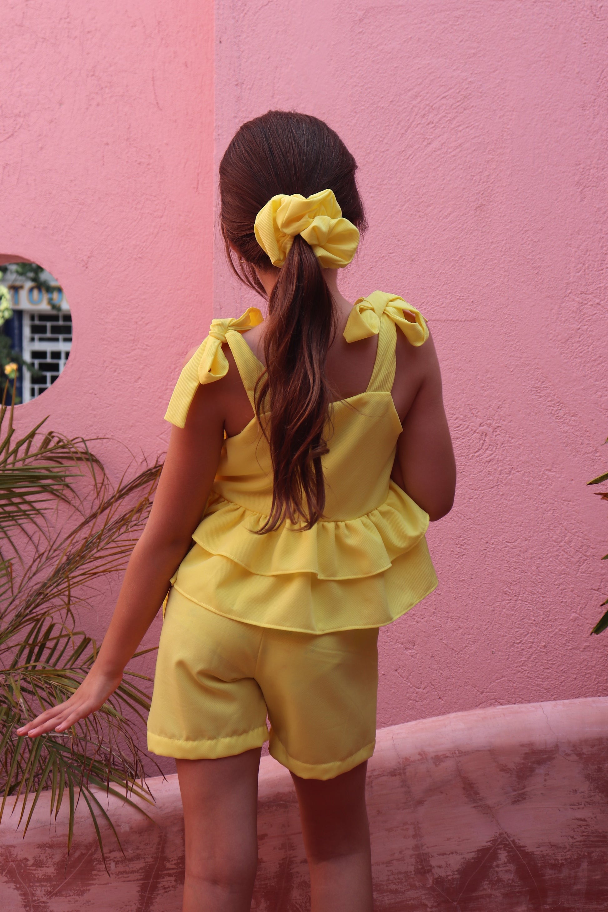 Set short y blusa color amarillo