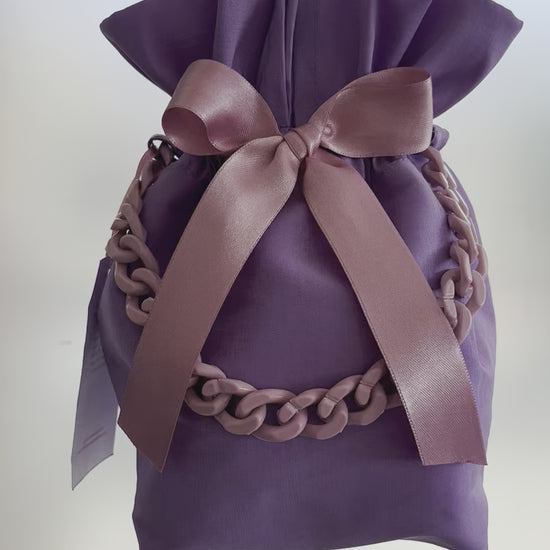 mochila lila para niñas con cadena y lazo color palo de rosa